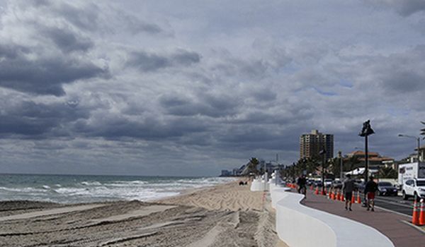 Pre-construction conditions Fort Lauderdale near NE 16th Street (March 2016)
