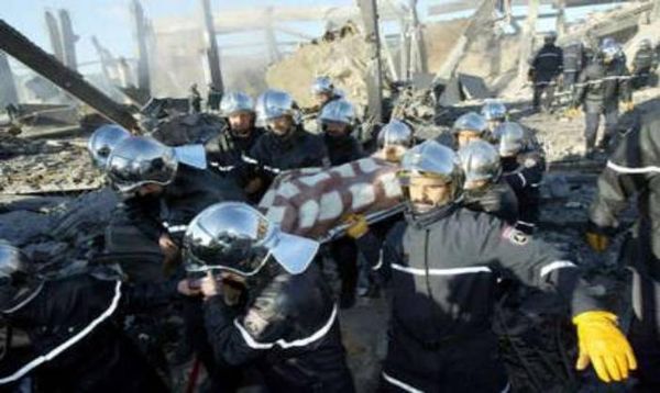 Rescue Workers Evacuate Corpses after Skikda LNG Catastrophe
