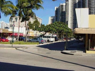 Galt Ocean Village Shoppes Neighborhood