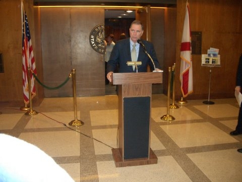 Senator Bill Posey Discusses His Condo Bill at Press Conference