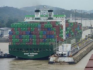 Post-Panamax monster vessel